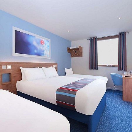 Travelodge Harlow Exterior photo